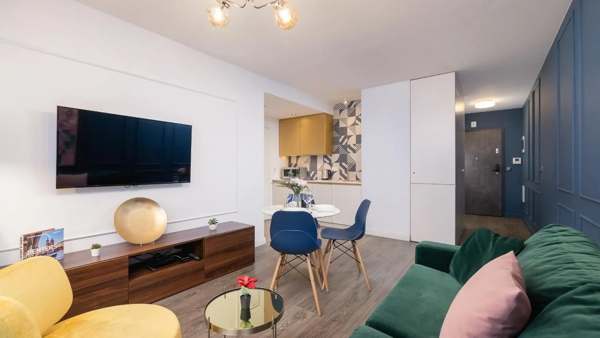 Blue And Green Apartment With Bright Pink Bedroom In Krakow By Noclegi Renters