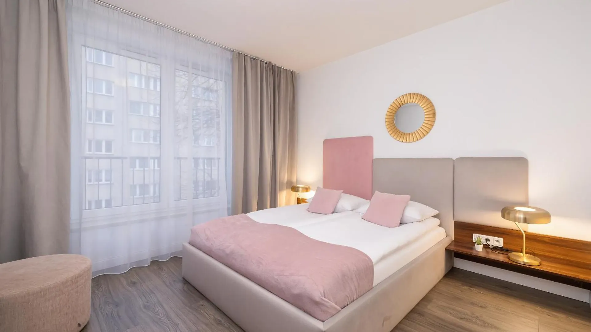 Blue And Green Apartment With Bright Pink Bedroom In Krakow By Noclegi Renters